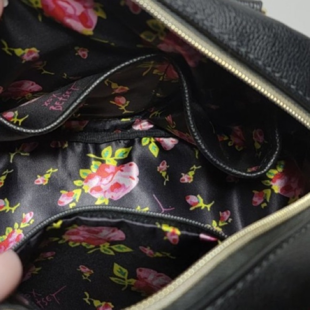BETSEY JOHNSON Pink & Black w/ Flower Guitar Strap Purse NWOT - Picture 8 of 11
